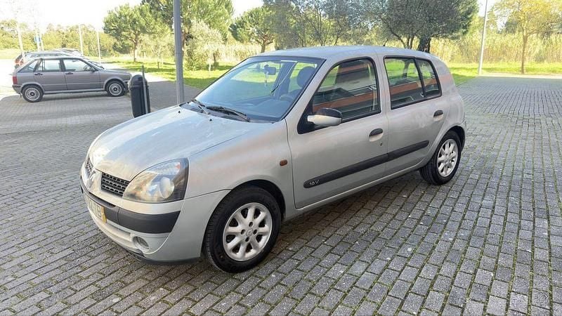 Usado Renault Clio II 75 HP (55 kW) 2002