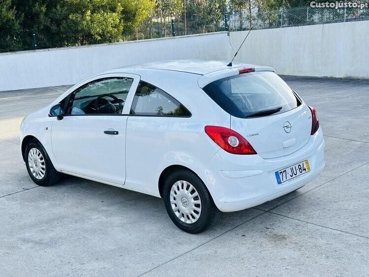 Usado Opel Corsa 75 HP (55 kW) 2010 Branco