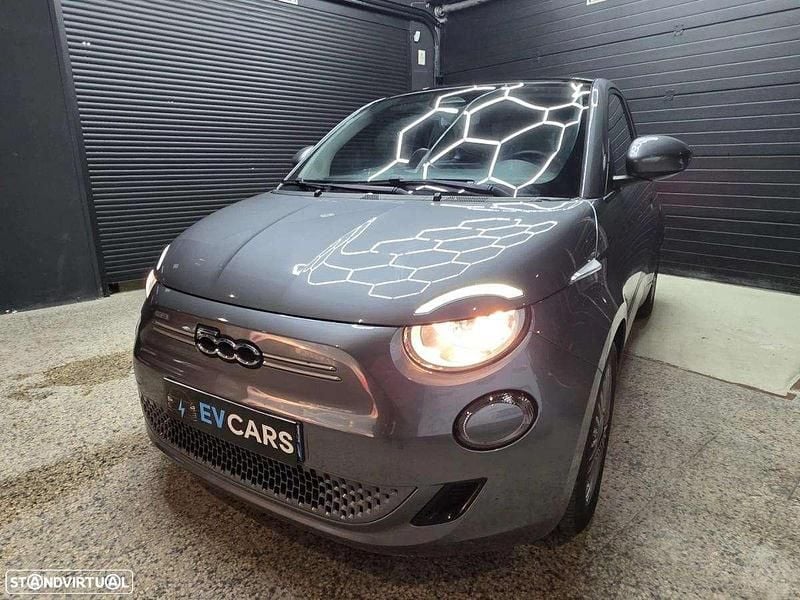 Cinzento Usado 2022 Fiat 500e | € 17.950 (Bom preço) - Imagem 1/4