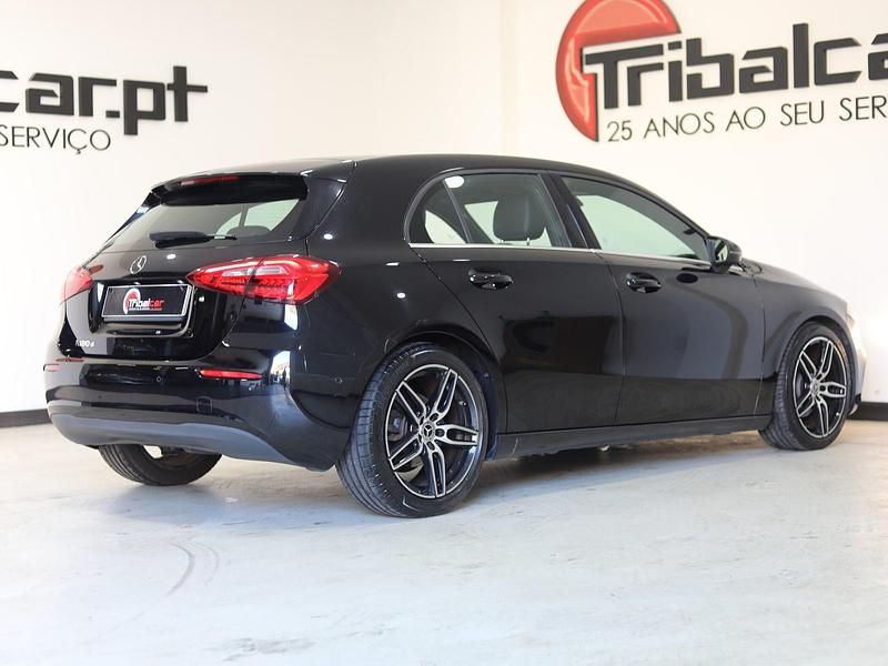 Usado Mercedes A180 Style 116 HP (85 kW) 2018 Preto