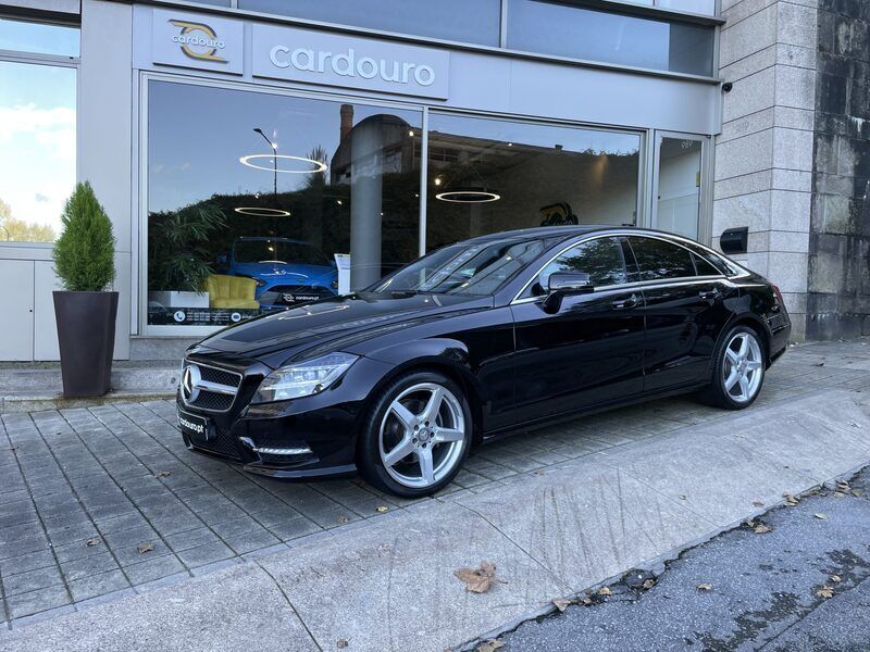 Preto preto Usado 2013 Mercedes CLS250 Sedan | € 23.900 - Imagem 1/4