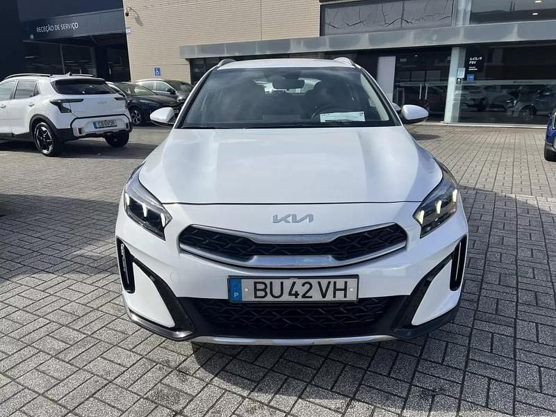 Usado Kia XCeed 100 HP (73 kW) 2025 Preto SUV