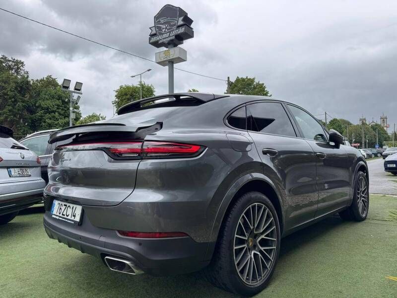 Cinzento Usado 2019 Porsche Cayenne SUV | € 65.750 (Caro) - Imagem 1/4
