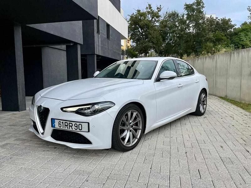 Branco Usado 2016 Alfa Romeo Giulia Sedan | € 22.990 (Preço justo) - Imagem 1/4