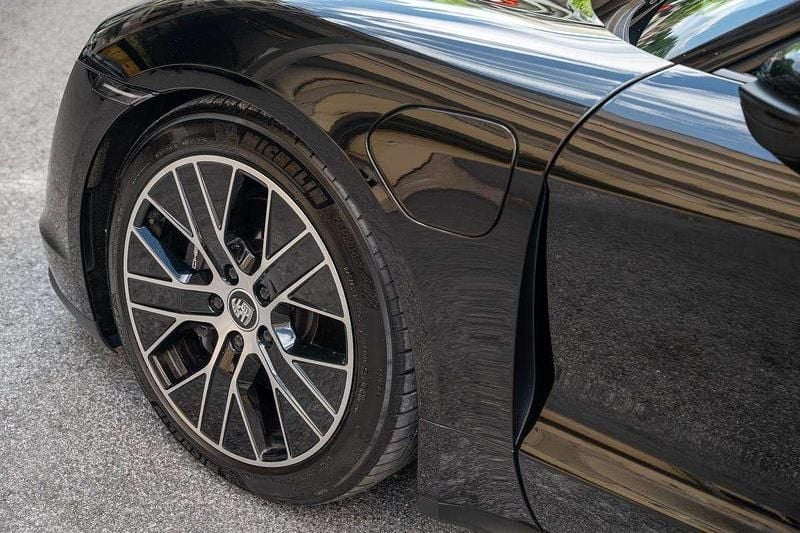 Usado Porsche Taycan 300 kW (408 HP) 2022 Preto Carrinha