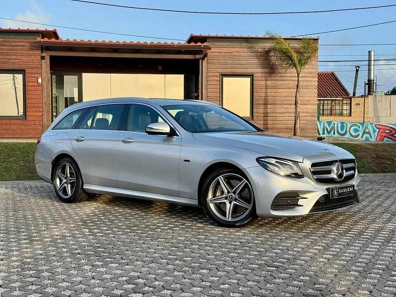 Usado Mercedes E300 AMG line 306 HP (225 kW) 2019 Cinza Carrinha