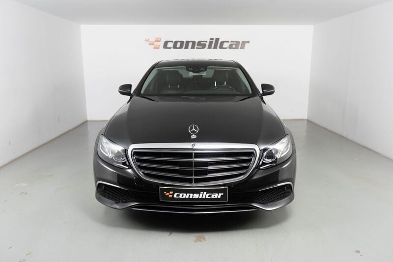 Preto Usado 2017 Mercedes E350 Exclusive Sedan | € 24.980 - Imagem 1/4