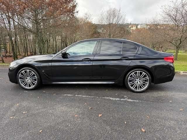 Usado BMW 530 252 HP (185 kW) 2020 Preto Sedan
