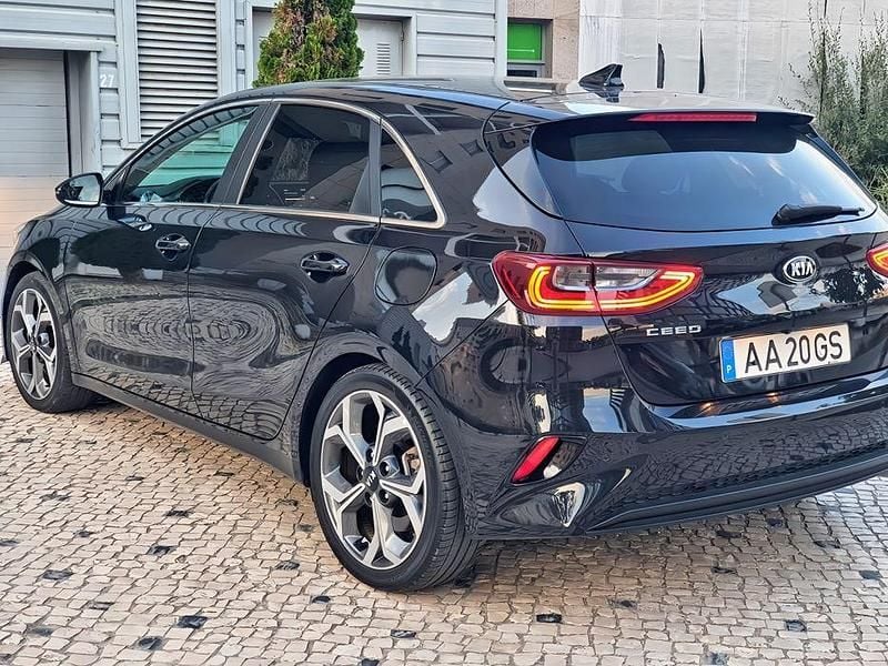 Usado 2021 Kia Ceed GT Sedan | € 15.990 - Imagem 1/4