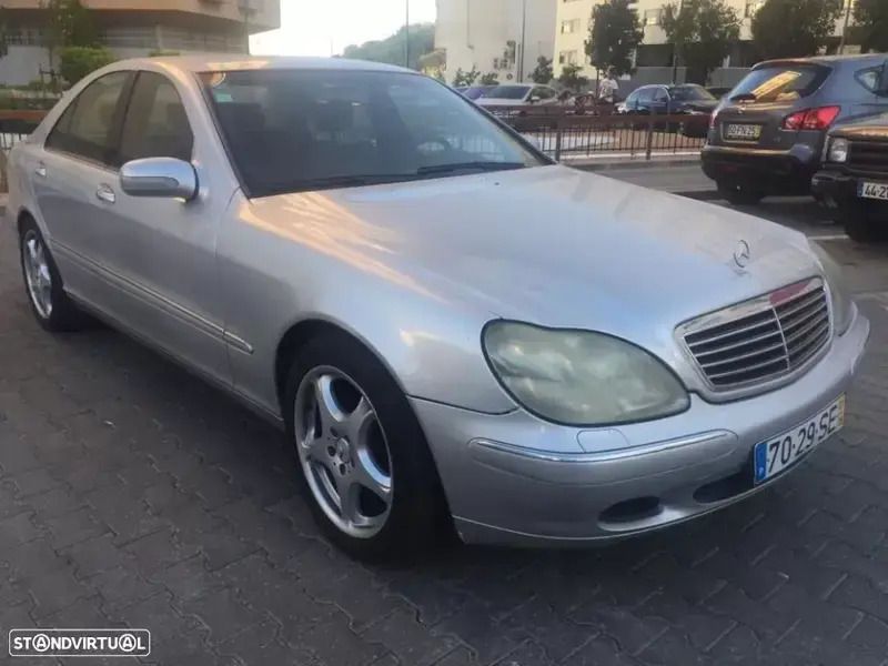 Cinzento Usado 2001 Mercedes S320 Sedan | € 7.500 - Imagem 1/4