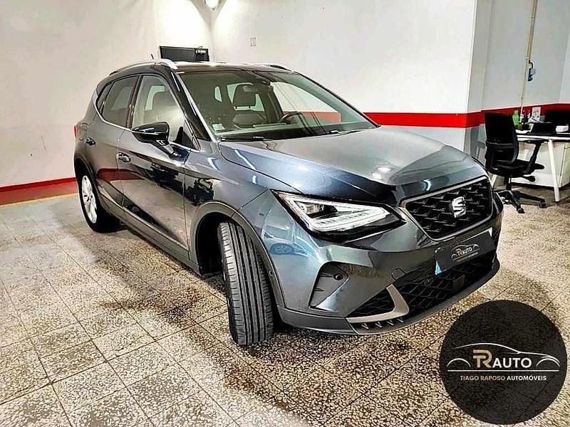 Cinza Usado 2023 Seat Arona FR SUV | € 17.900 (Preço justo) - Imagem 1/4