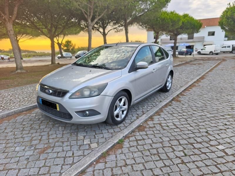 Cinza Usado 2009 Ford Focus Trend Citadino | € 5.950 (Preço justo) - Imagem 1/4