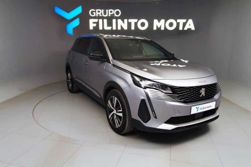 Usado Peugeot 5008 Allure 130 HP (95 kW) 2023 Cinzento Monovolume