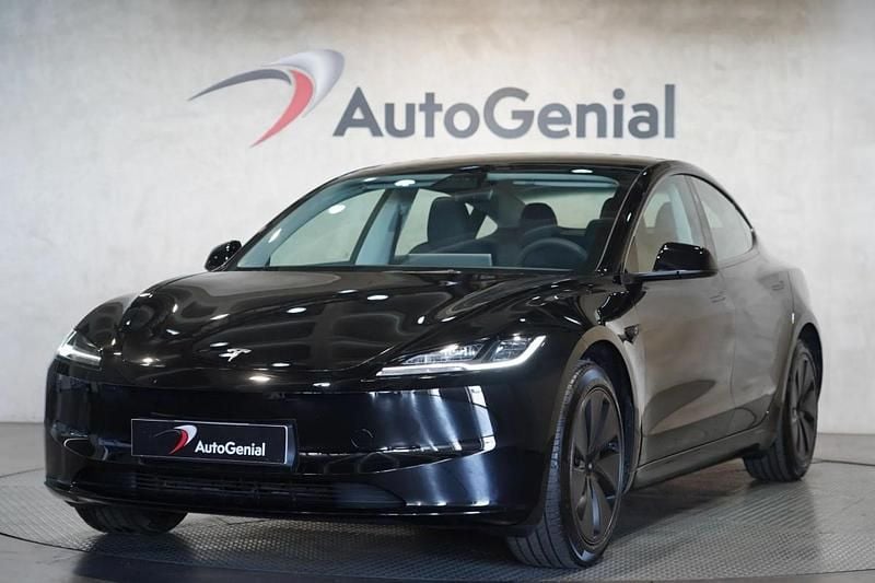 Preto Usado 2025 Tesla Model 3 Sedan | € 41.990 (Caro) - Imagem 1/4
