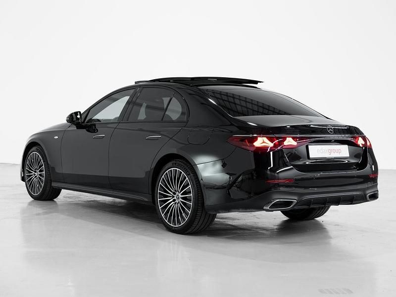 Usado Mercedes E300 313 HP (230 kW) 2025 Preto Sedan