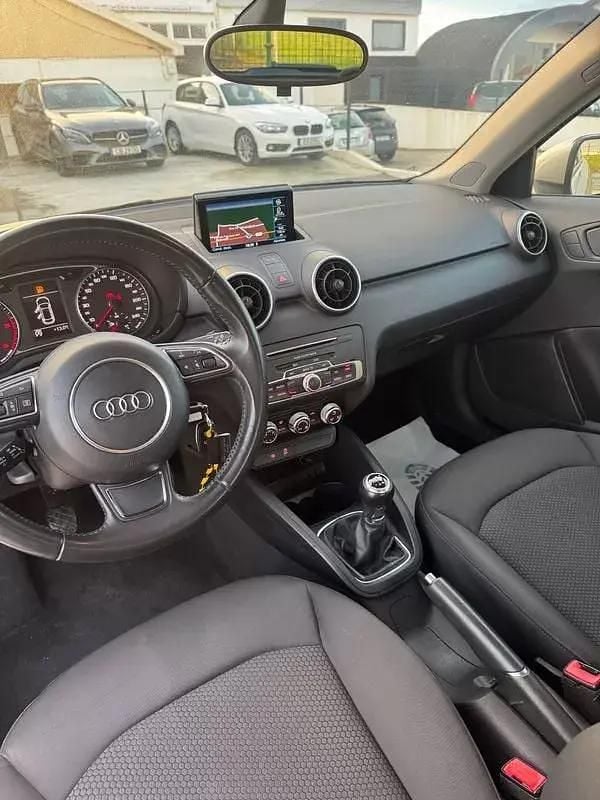 Usado Audi A1 Sportback Sport 90 HP (66 kW) 2015 Cinza antracite Citadino