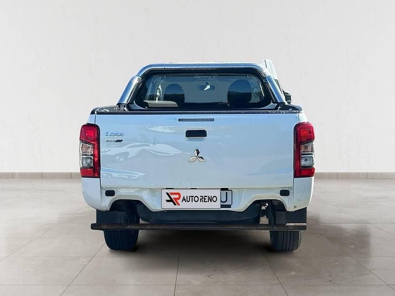 Usado Mitsubishi L200 Invite 150 HP (110 kW) 2022 Branco Pickup