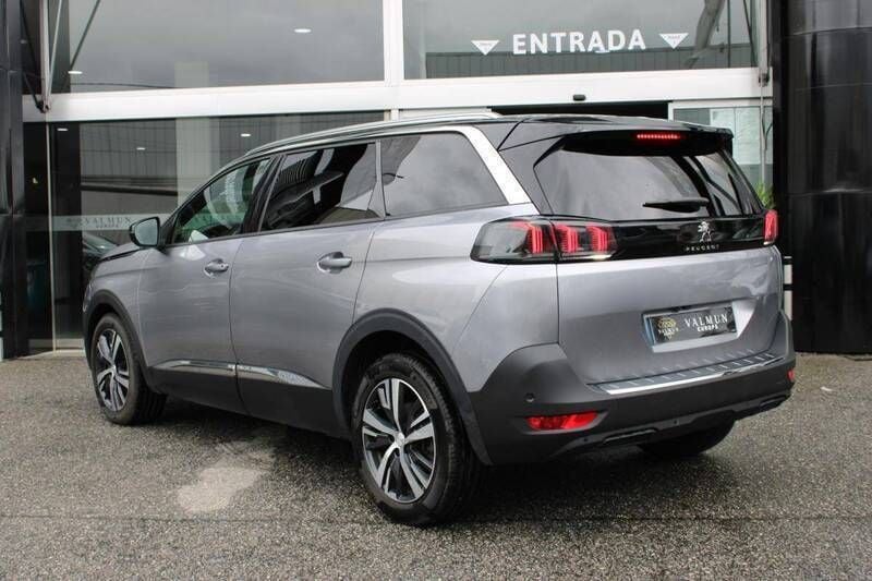 Usado Peugeot 5008 Allure 130 HP (95 kW) 2023 Cinzento Monovolume