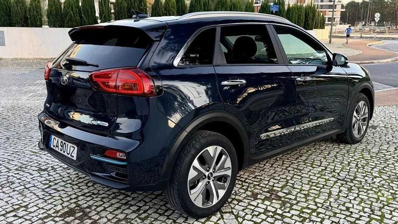 Usado Kia e-Niro Edition 7 150 kW (204 HP) 2021 Azul escuro SUV