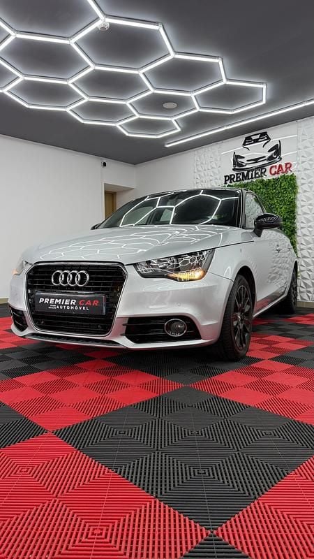 Cinza Usado 2012 Audi A1 Attraction Citadino | € 9.990 (Preço justo) - Imagem 1/4