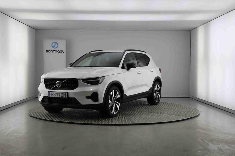 Branco Usado 2025 Volvo XC40 Plus SUV | € 39.990 (Preço justo) - Imagem 1/4