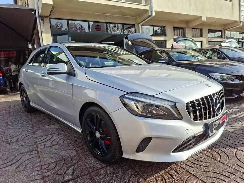 Usado Mercedes A180 109 HP (80 kW) 2017 Cinza antracite Citadino