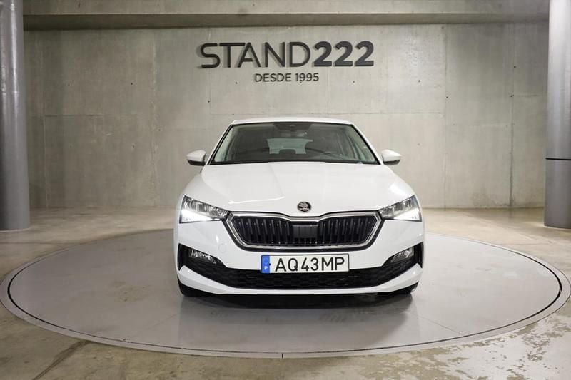 Branco Usado 2022 Skoda Scala Ambition Citadino | € 17.250 (Preço justo) - Imagem 1/1