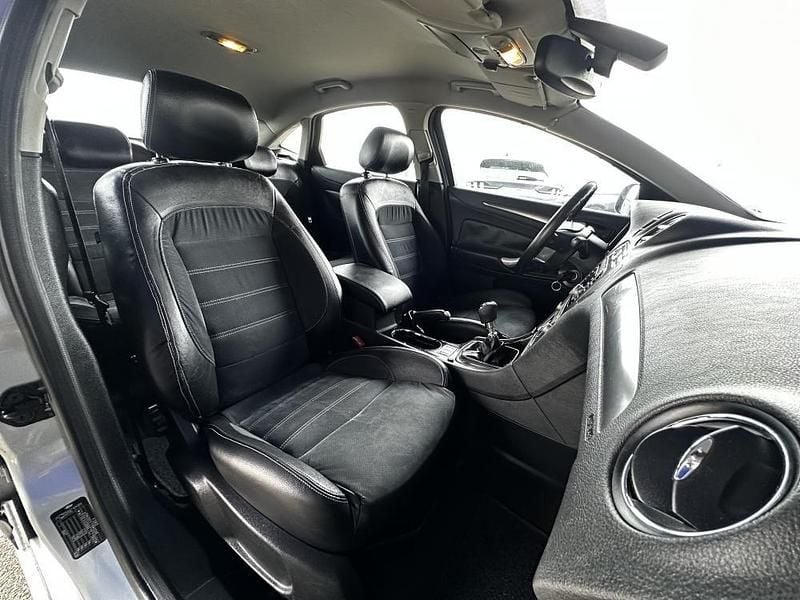 Usado Ford Mondeo Titanium X 140 HP (102 kW) 2007 Cinza Sedan