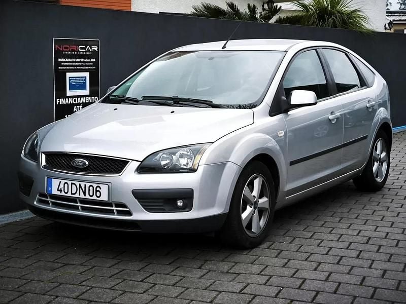 Cinzento Usado 2007 Ford Focus Citadino | € 6.950 (Preço justo) - Imagem 1/4