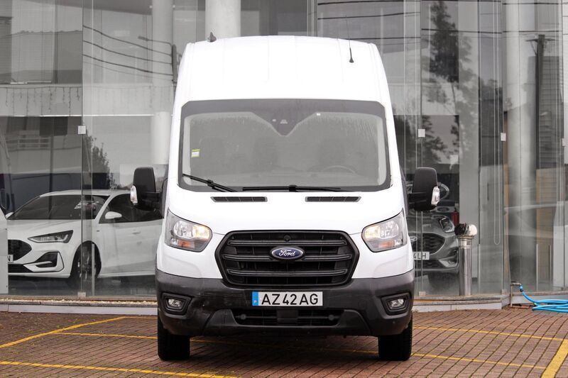Usado Ford Transit Trend 130 HP (95 kW) 2023 Branco Sedan
