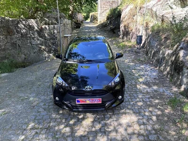 Usado Toyota Yaris Hybrid 92 HP (67 kW) 2022 Preto