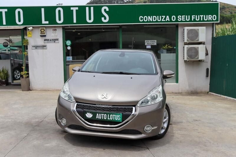 Cinza Usado 2012 Peugeot 208 Active Citadino | € 8.970 (Preço elevado) - Imagem 1/4