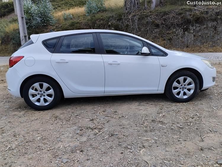Branco Usado 2015 Opel Astra Citadino | € 8.500 (Preço justo) - Imagem 1/1