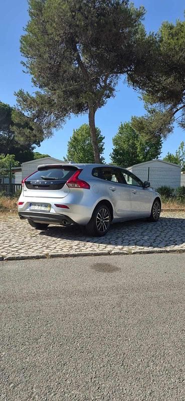 Usado Volvo V40 150 HP (110 kW) 2019 Cinzento Carrinha