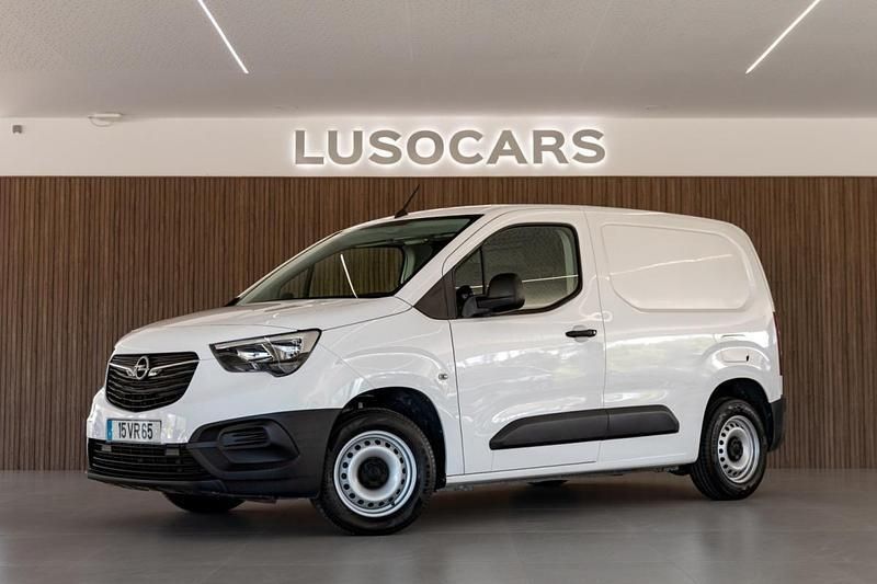 Branco Usado 2018 Opel Combo Monovolume | € 12.990 (Preço justo) - Imagem 1/4
