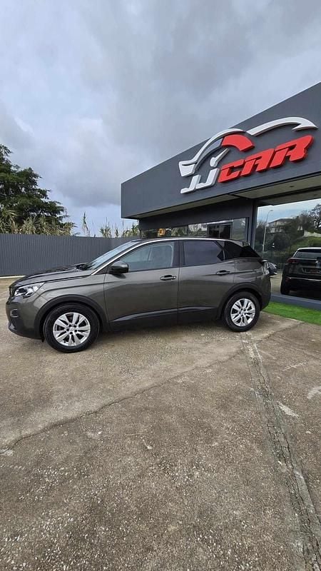 Usado Peugeot 3008 130 HP (95 kW) 2019 Cinzento SUV