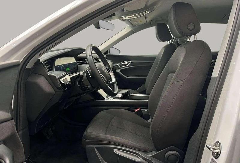 Branco Usado 2023 Audi e-tron GT quattro Comfort Sedan | € 40.500 - Imagem 1/4