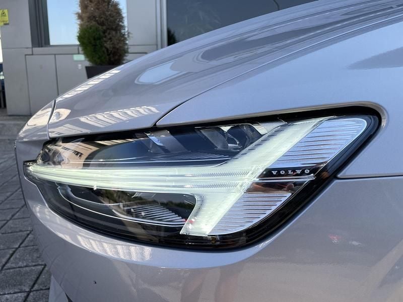 Usado Volvo V60 Core 197 HP (144 kW) 2023 Cinzento cinzento, preto Carrinha