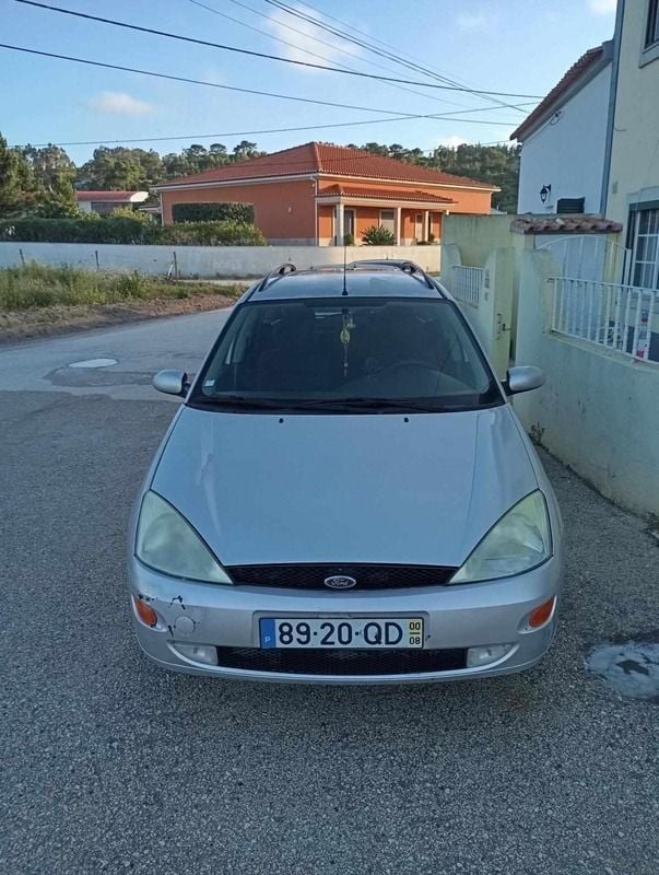 Cinzento Usado 2000 Ford Focus Carrinha | € 1.300 (Bom preço) - Imagem 1/4