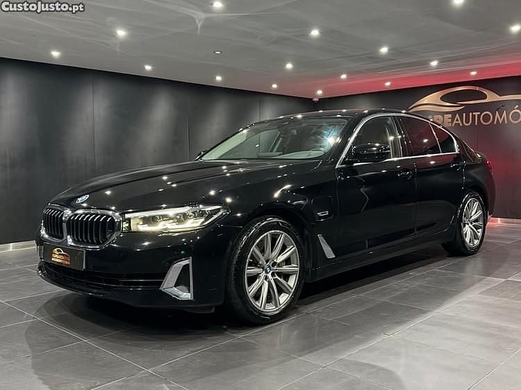 Preto Usado 2022 BMW 520 Luxury Line Sedan | € 33.990 (Bom preço) - Imagem 1/1