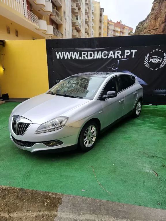 Cinza Usado 2009 Lancia Delta | € 5.790 (Bom preço) - Imagem 1/4