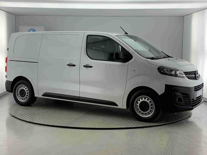 Branco Novo 2024 Opel Vivaro-e Combi Van | € 30.990 - Imagem 1/4