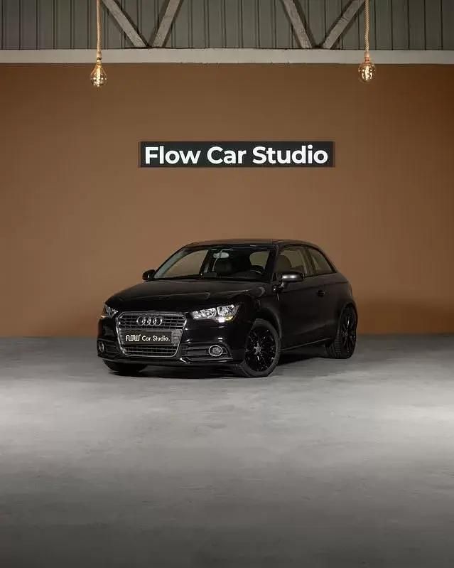 Preto Usado 2012 Audi A1 Comfort Citadino | € 9.990 (Preço justo) - Imagem 1/4