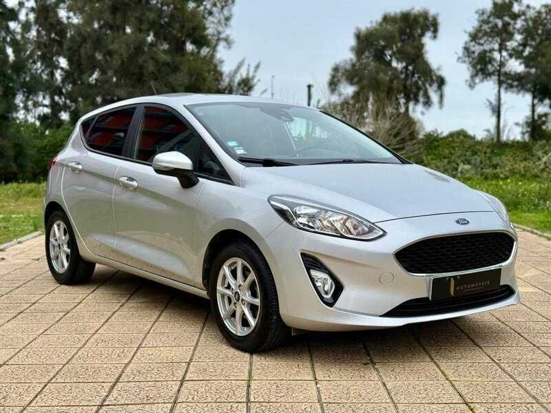 Cinza Usado 2018 Ford Fiesta Business Edition Citadino | € 12.900 (Preço justo) - Imagem 1/4