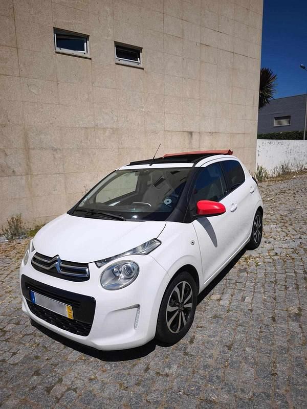 Branco Usado 2015 Citroën C1 Citadino | € 11.300 (Caro) - Imagem 1/4