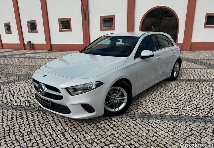 Branco Usado 2019 Mercedes A180 Style Citadino | € 24.900 (Preço justo) - Imagem 1/1