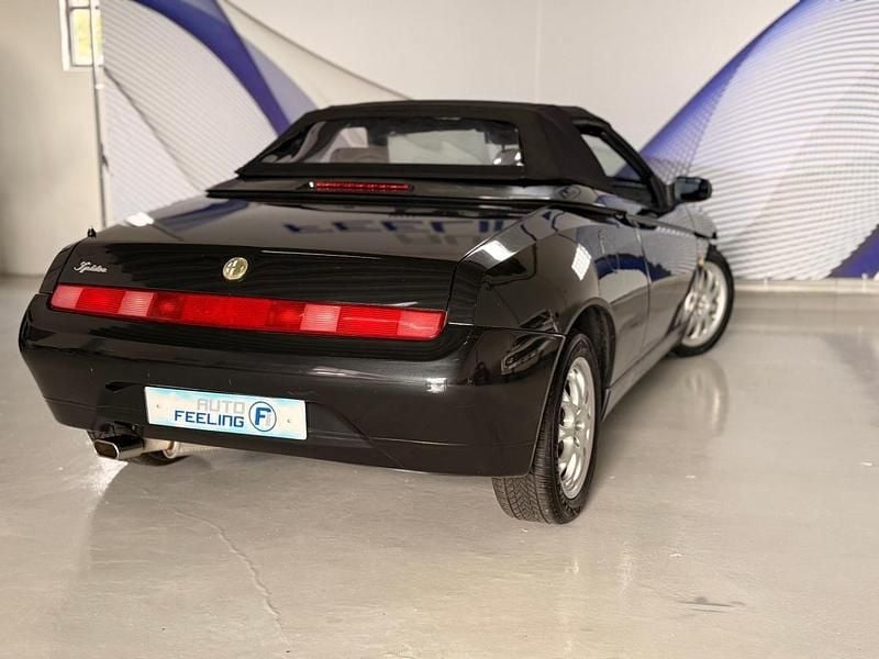 Usado Alfa Romeo Spider 155 HP (114 kW) 2000 Preto Cabrios