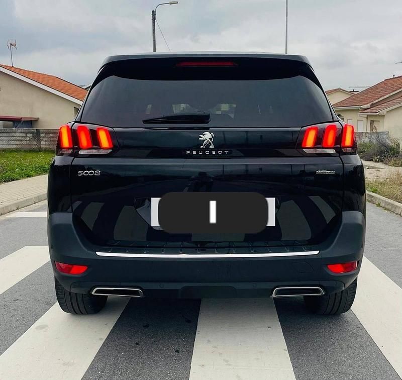 Usado Peugeot 5008 GT-line 130 HP (95 kW) 2020 Preto Monovolume