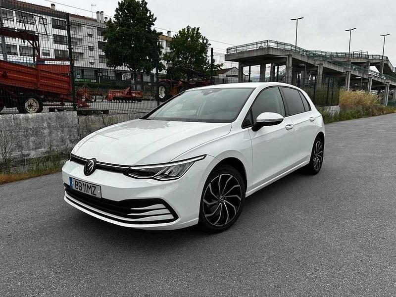 Branco Usado 2023 VW Golf VIII Carrinha | € 21.000 (Preço justo) - Imagem 1/4