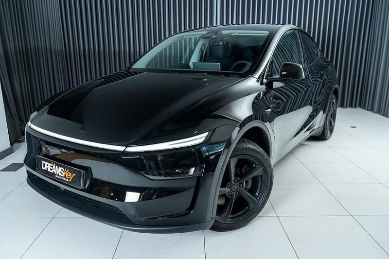 Preto Usado 2025 Tesla Model Y SUV | € 51.400 - Imagem 1/4